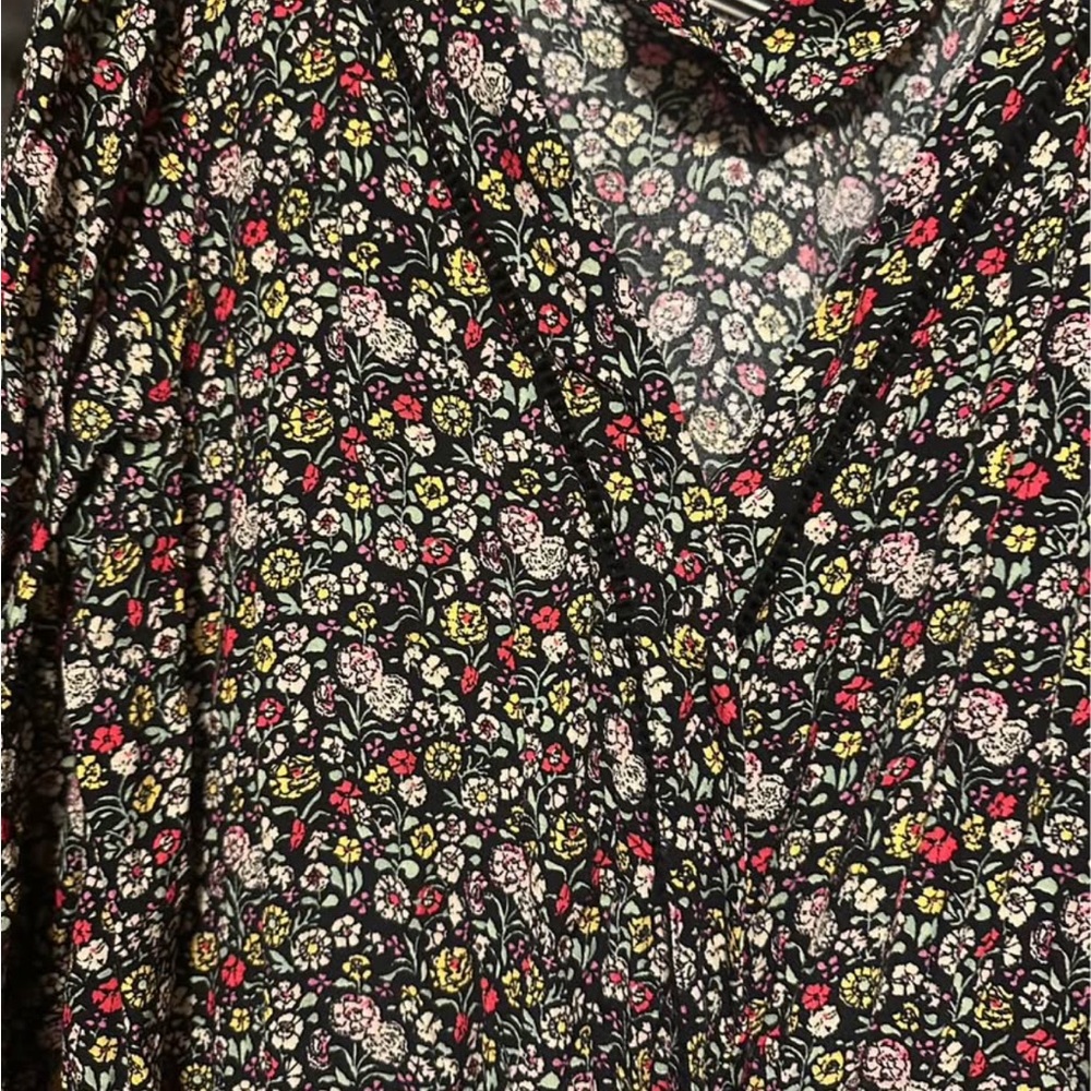 LOFT Floral Romper - Picture 4 of 5